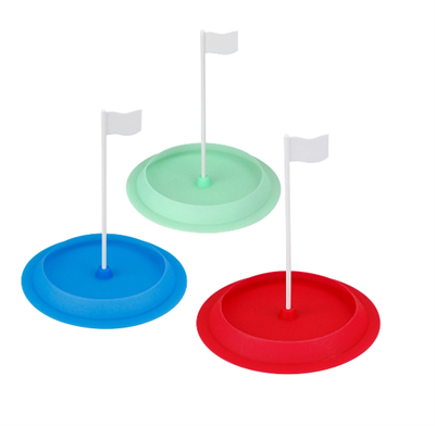 Minigolfhål med flagga.